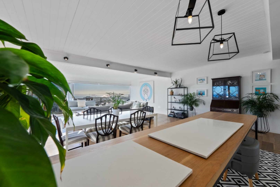 5 Bedroom Property for Sale in Green Point Western Cape